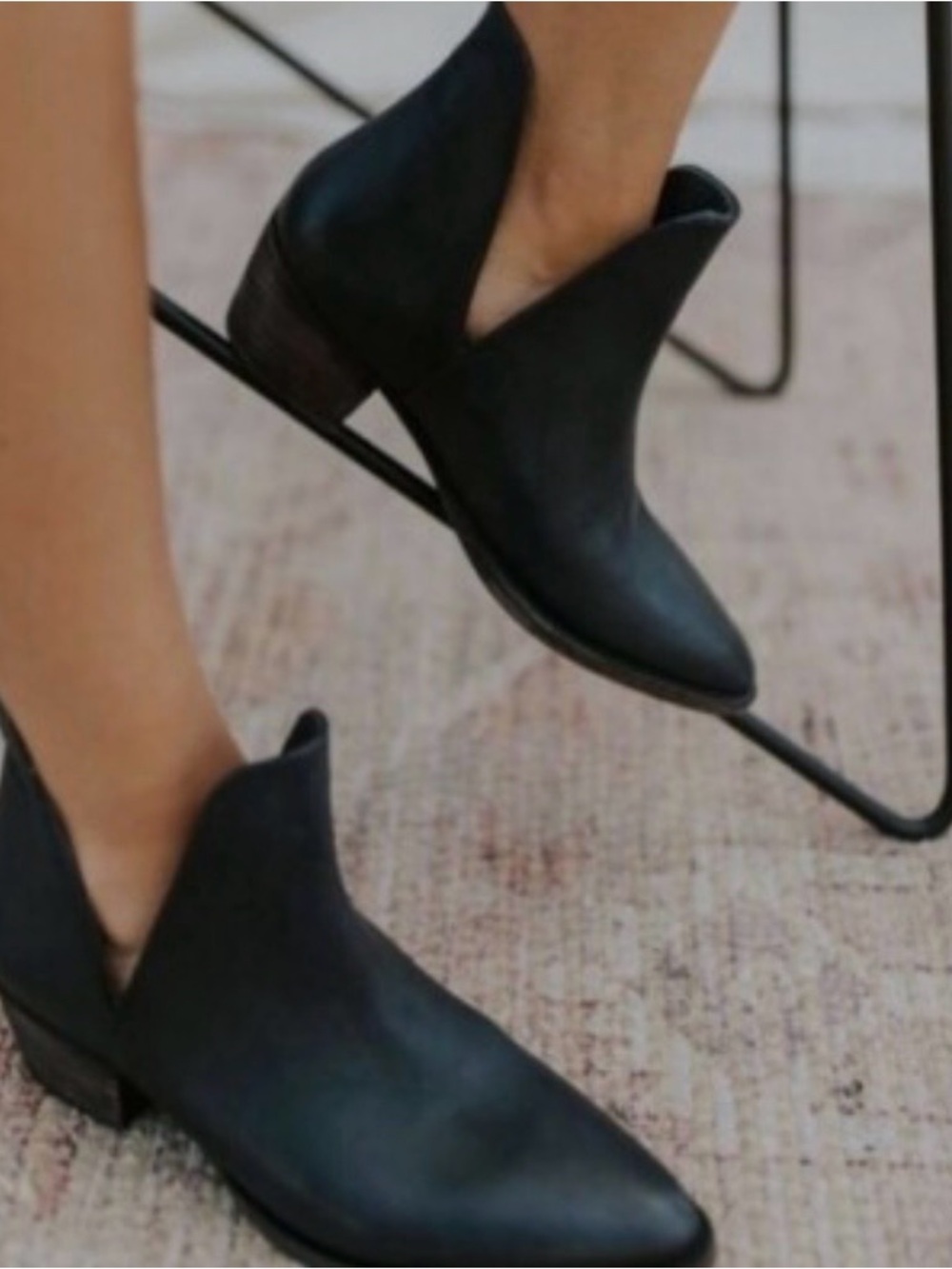 EUC Free People Black Chelsea
Ankle Boots with Pointed Toe EU 37 Leather Western
